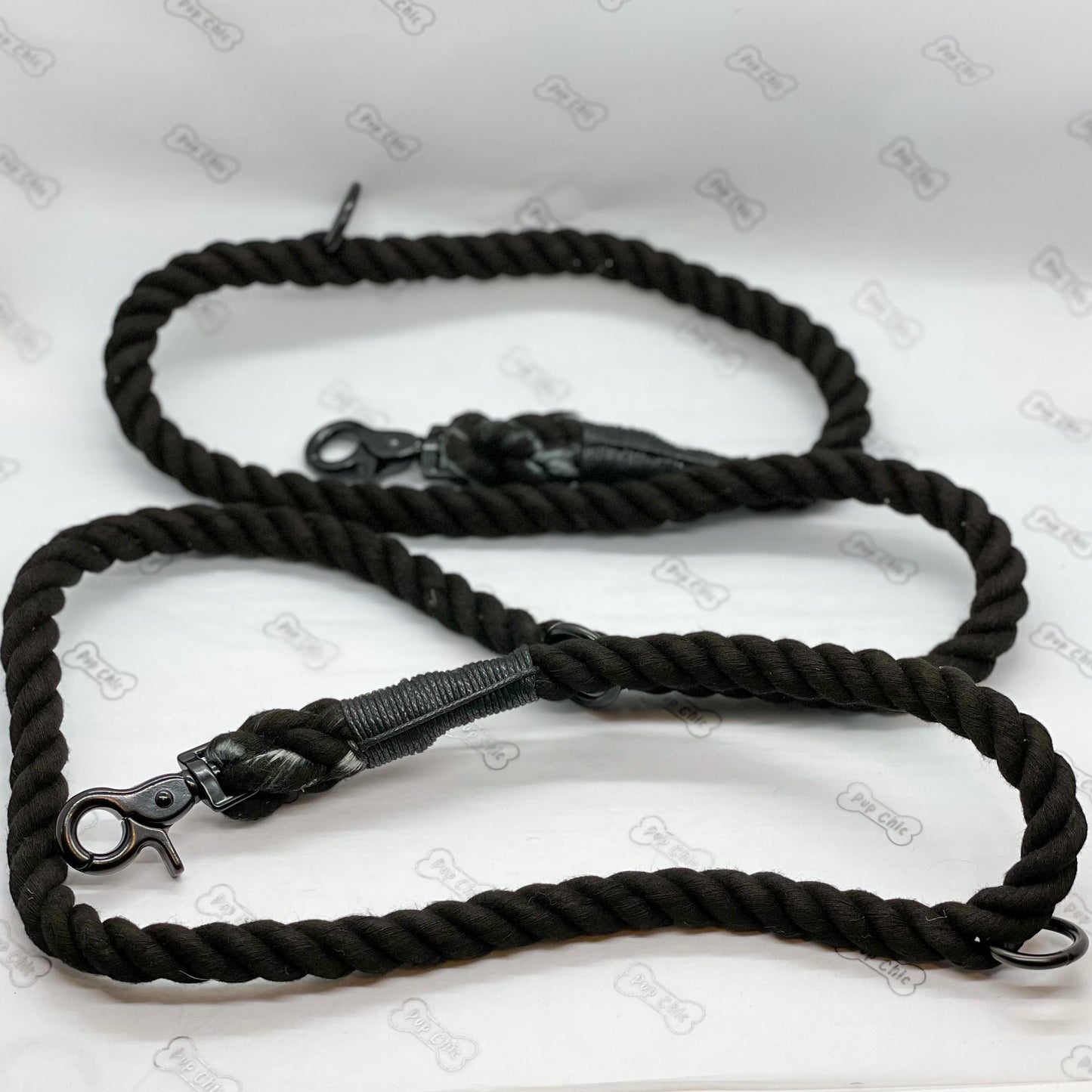 black adjustable rope lead