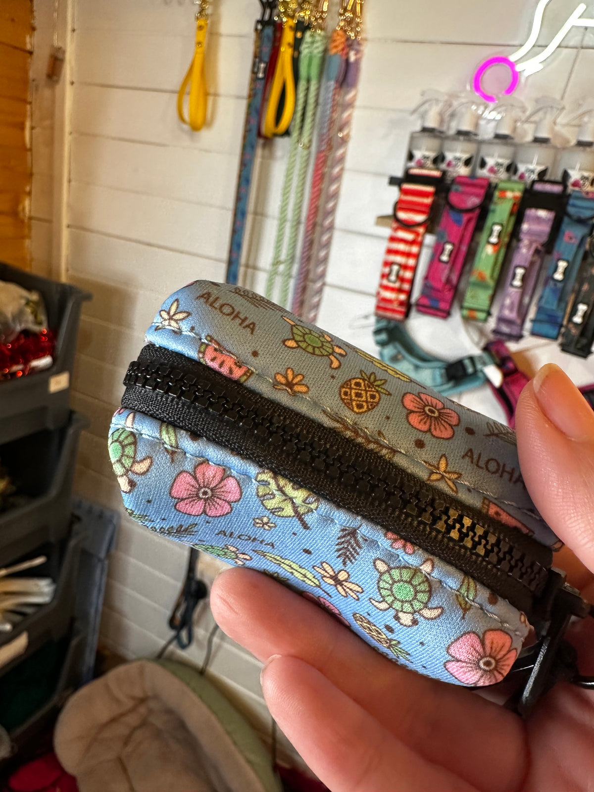 PRE-LOVED: Island Breeze Poo Bag Holder